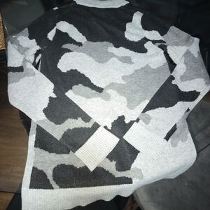 SHEIN Boy's Turtleneck Camouflage Sweater - Black and Gray